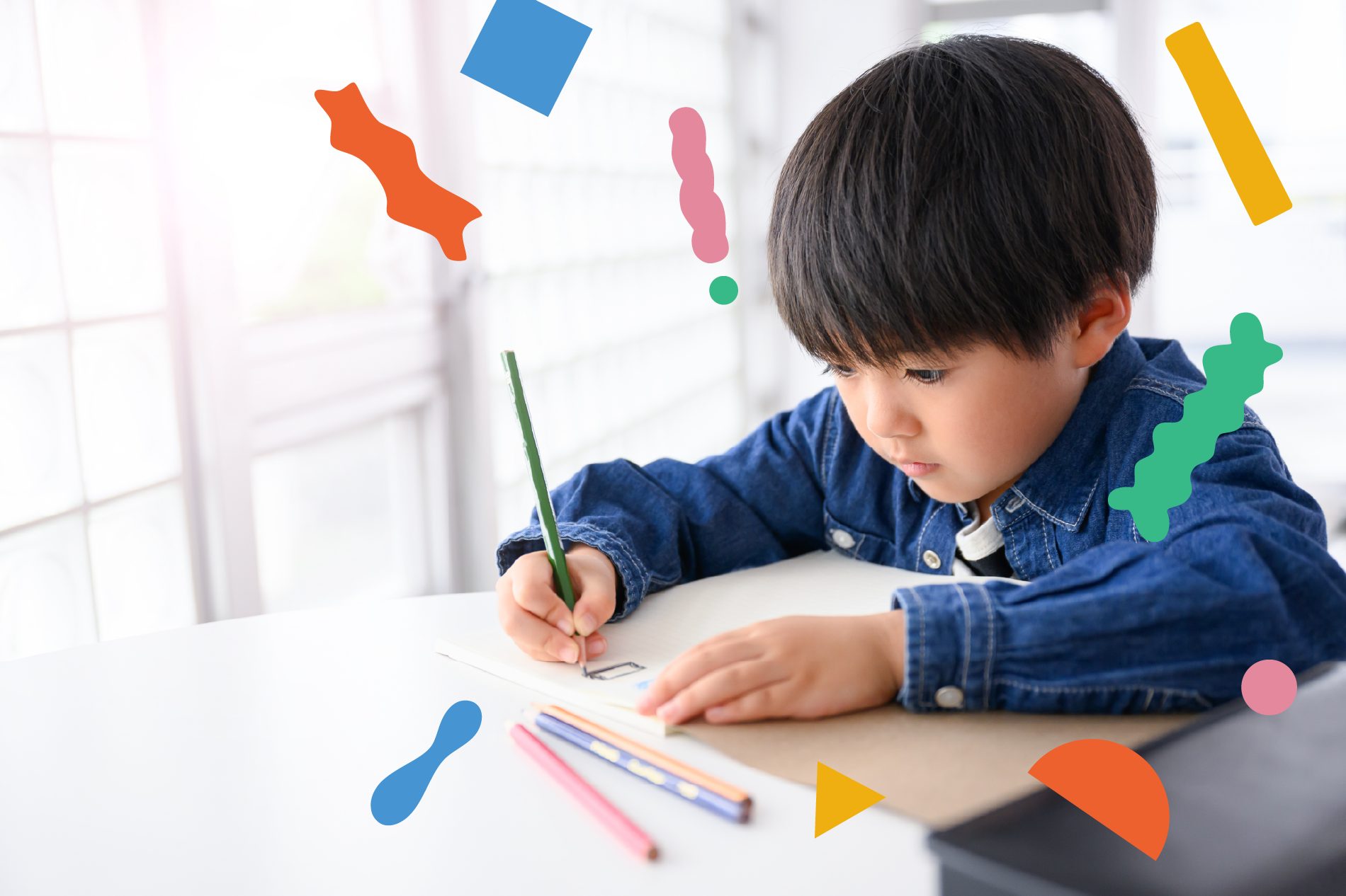 こどもが自由に描くデザイン教室のメインビジュアル